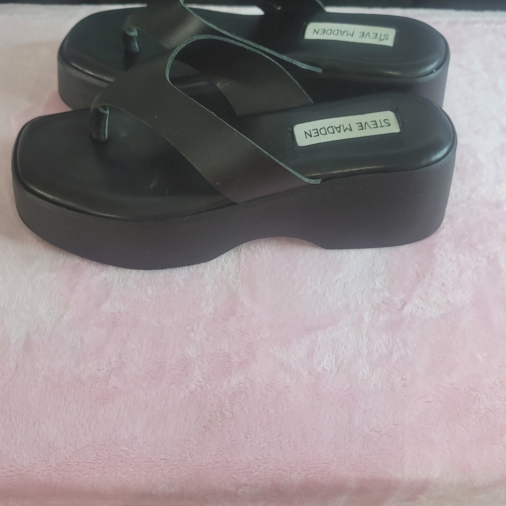 Steve Madden Black Platform Flip Flop Sandals - Picture 7 of 8
